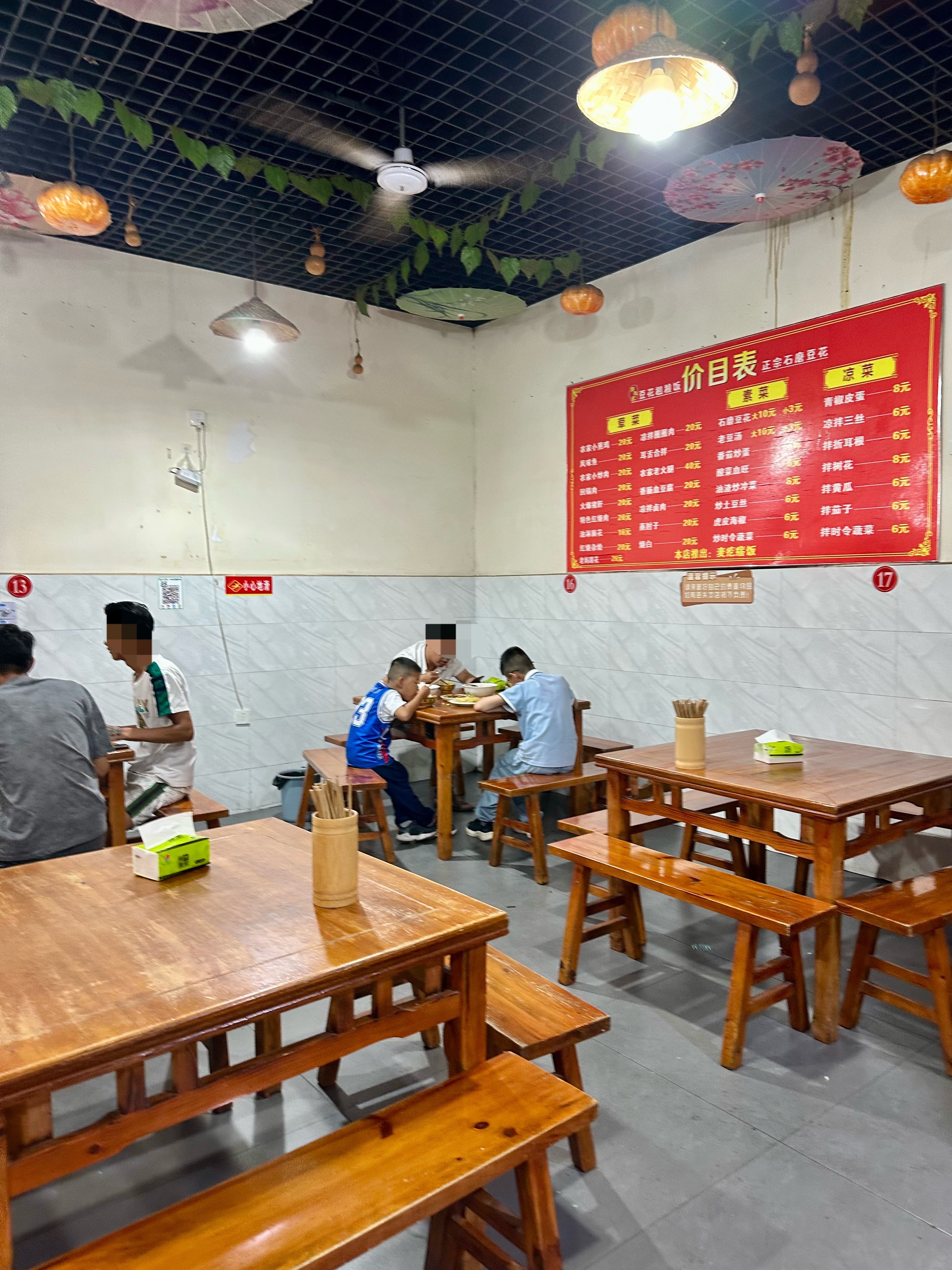 会理市街坊饭店，家常小菜为主，我喜欢。 会理