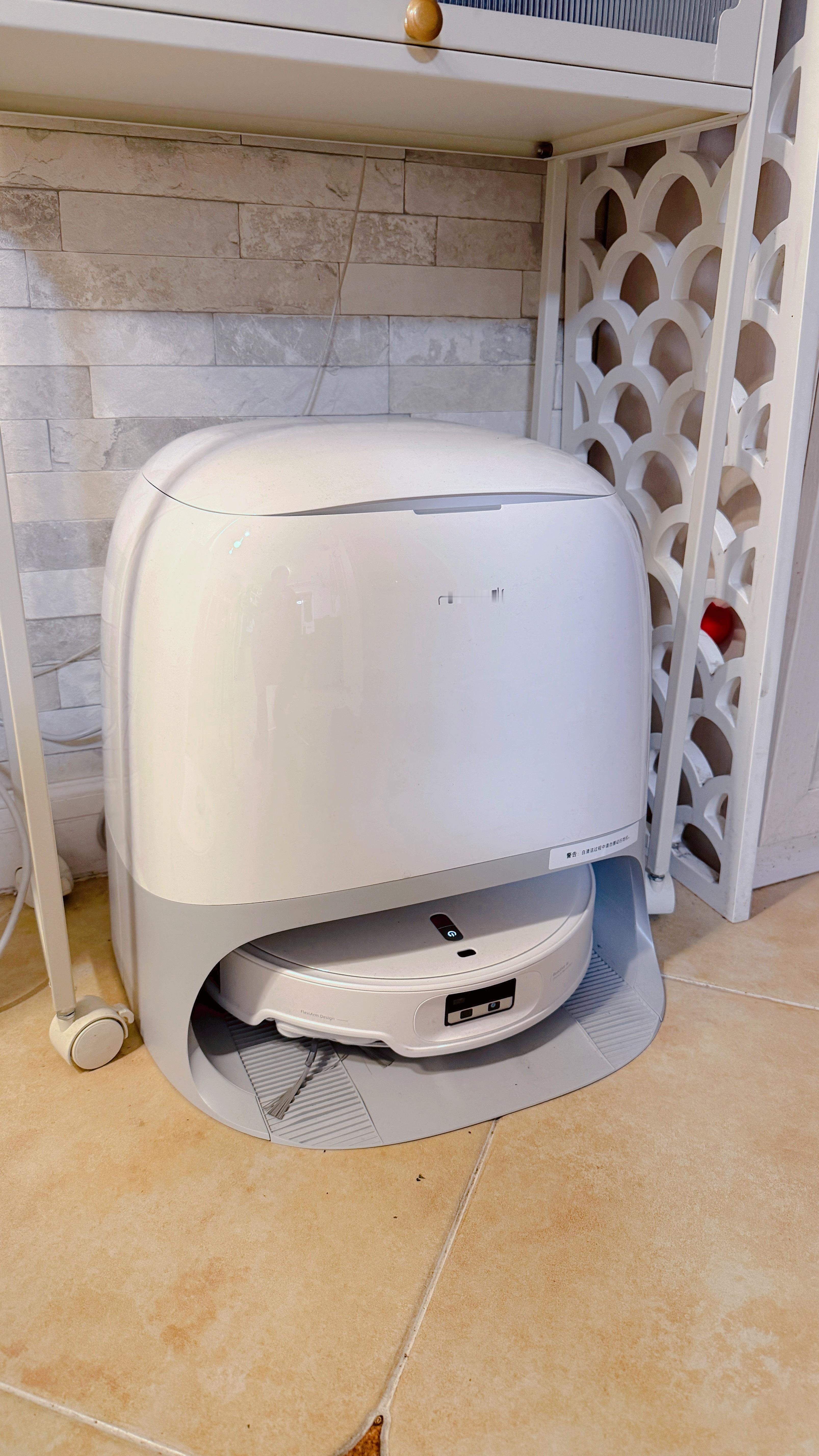 新买这扫地机能远程通话？！好像还能视频看屋里，我也是服了，刚刚有个声音叫我，我以