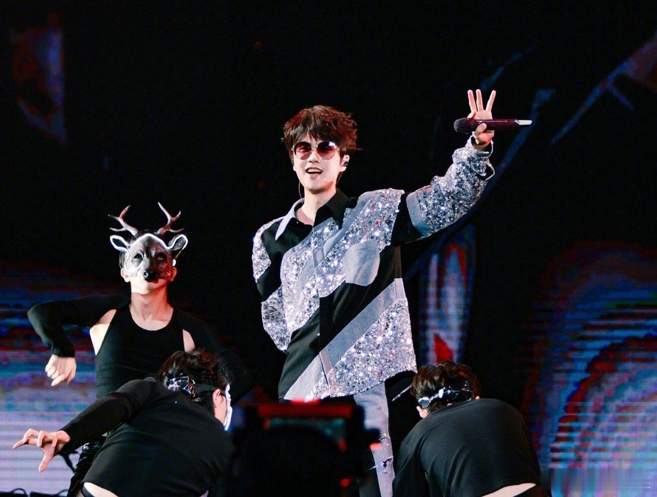 #许嵩杭州抢票#许嵩呼吸之野杭州演唱会开始抢票啦，大麦想看的人数已经破了百万，看