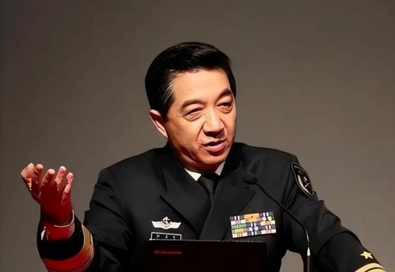 特朗普第一次当选总统的时候，局座张召忠曾经风趣的说：如果他连任两届的话，他一定能