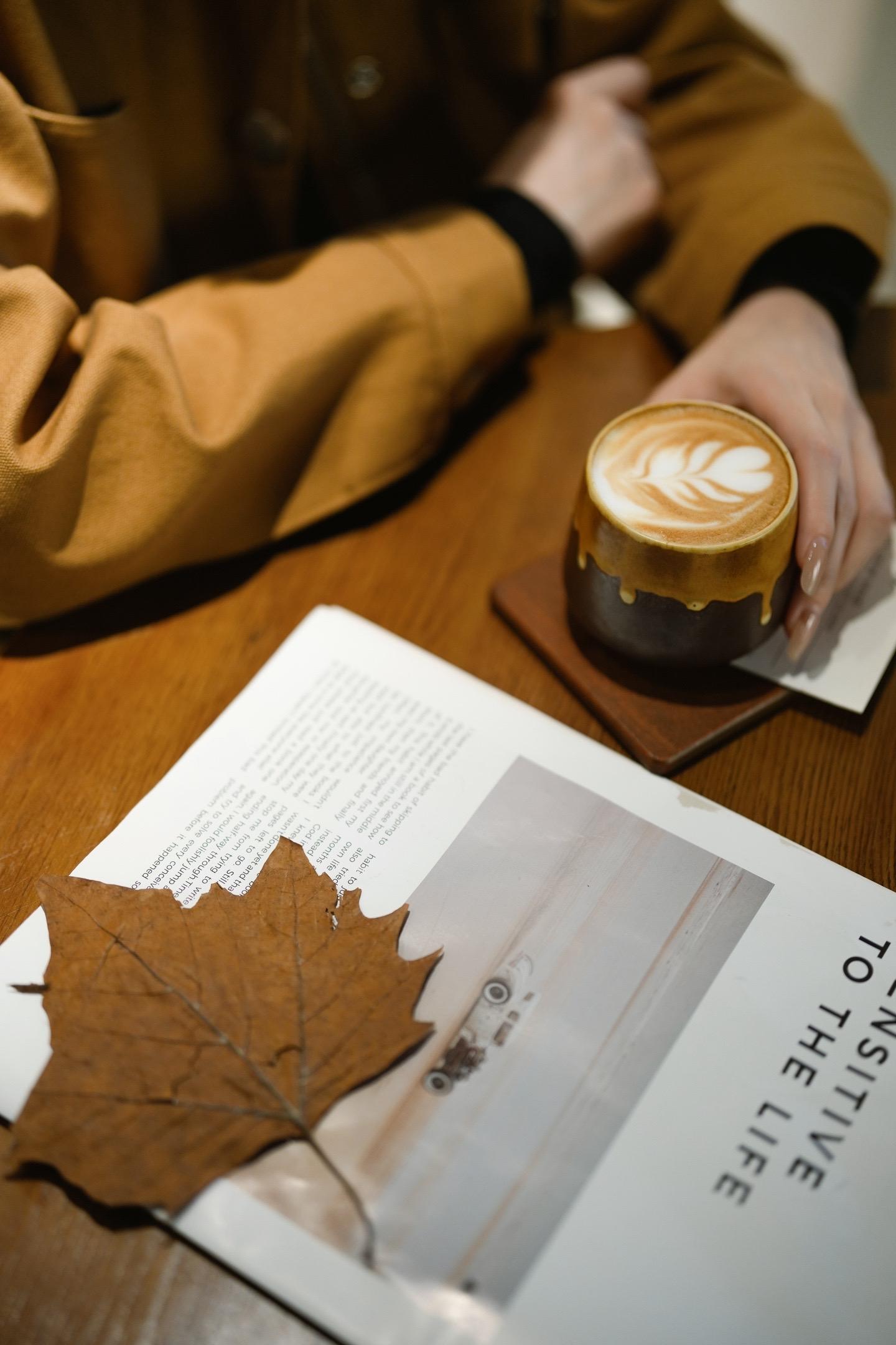 打卡：秋☕咖啡。这个秋天就从一杯咖啡开始吧.