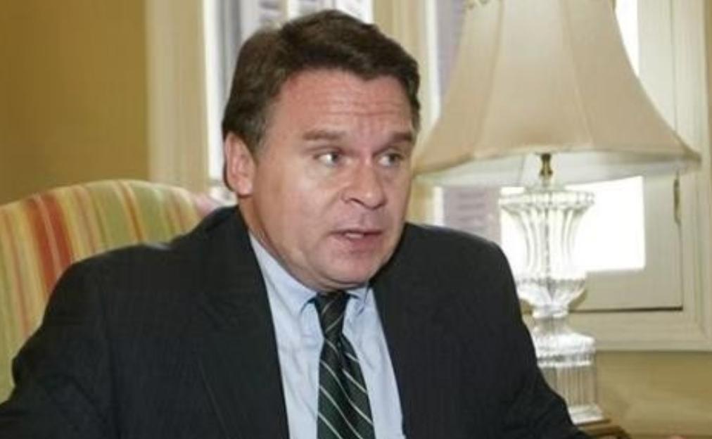 美国议员、有反华劳模之称的克里斯·史密斯对媒体说：“历史上日本与中国斗，从不吃亏