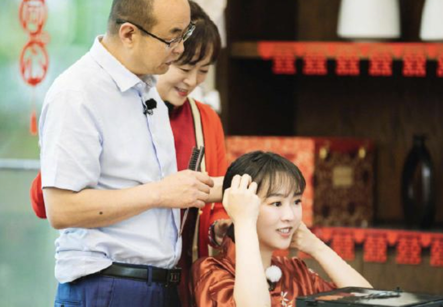 刘泳希父母曾拿出20份保险作为嫁妆  刘泳希父亲曾反对刘泳希李嘉铭裸婚  网友考