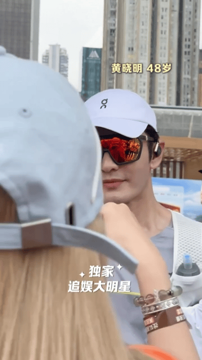 49岁黄晓明状态依旧能打，黄宗泽公开喊话想合作，两代男神同框太有看点，狠狠期待住