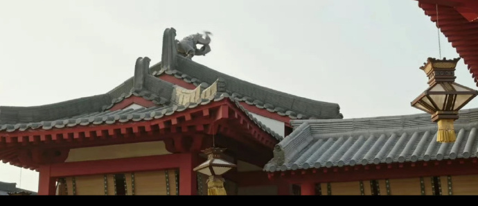好尊重观众脑子的灰衣人终于有国产剧不糊弄观众的了，黑衣人白天不是黑衣人而是灰衣人