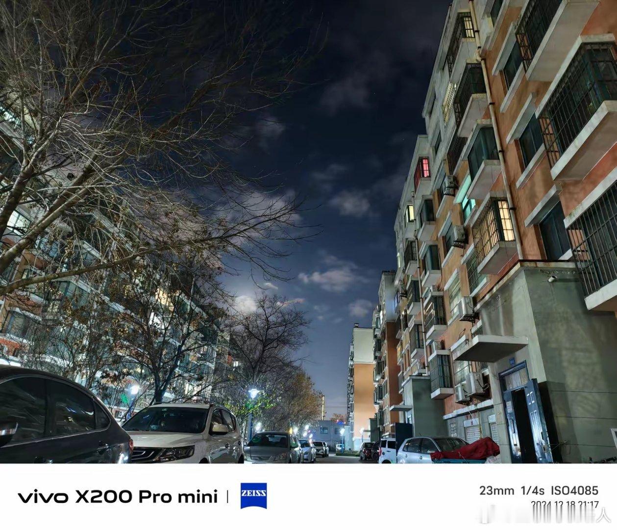 Vivo X200 Pro Mini 拍的超级月亮[允悲]，我也不知道模式调对没