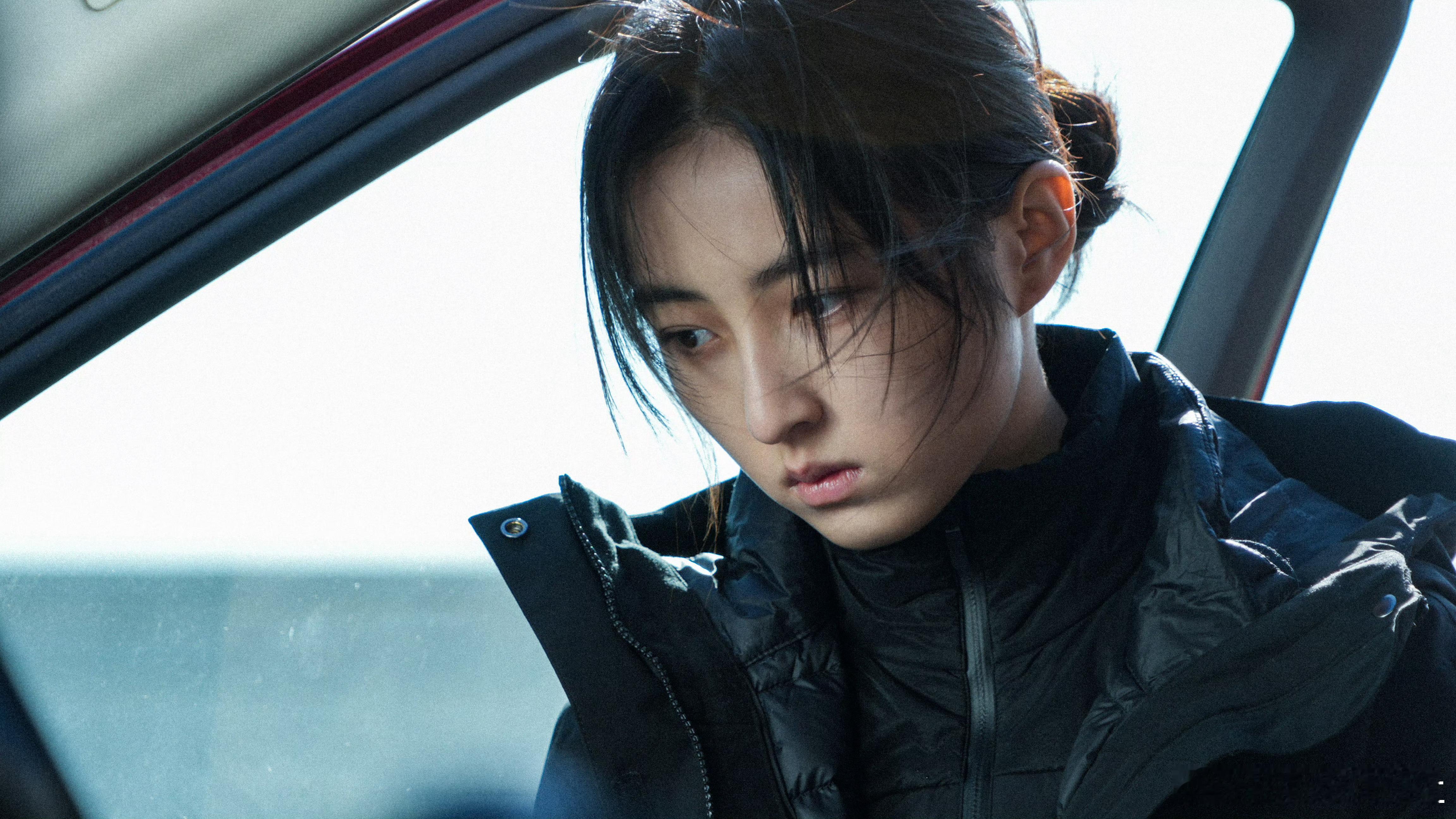 张子枫说宁肯痛苦不要麻木 张子枫真的绝，为演好花滑少女，在冰面反复打磨，宁肯痛苦