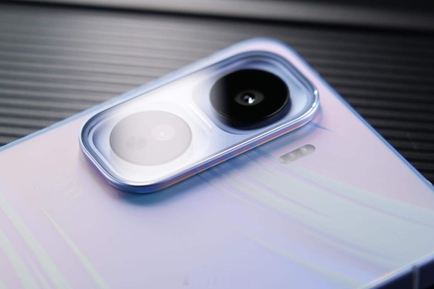 iQOO Neo11 护眼上，iQOO Neo11支持2592Hz全亮度高频调光