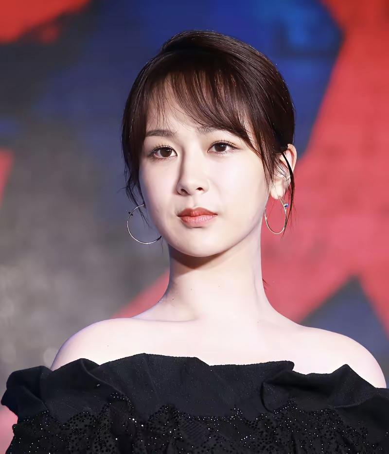 你不喜欢杨紫并不妨碍大家喜欢杨紫。杨紫真因为演的好才能走到今天，成为家喻户晓的女