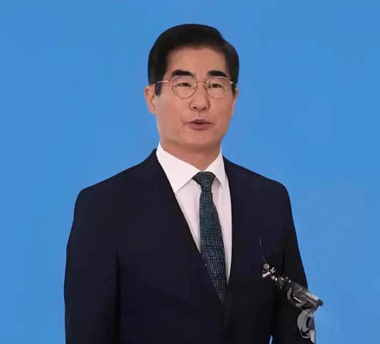 这个国防部长在劫难逃了？

总统都自身难保了，还能保你？这就叫不作不死，没事瞎掺