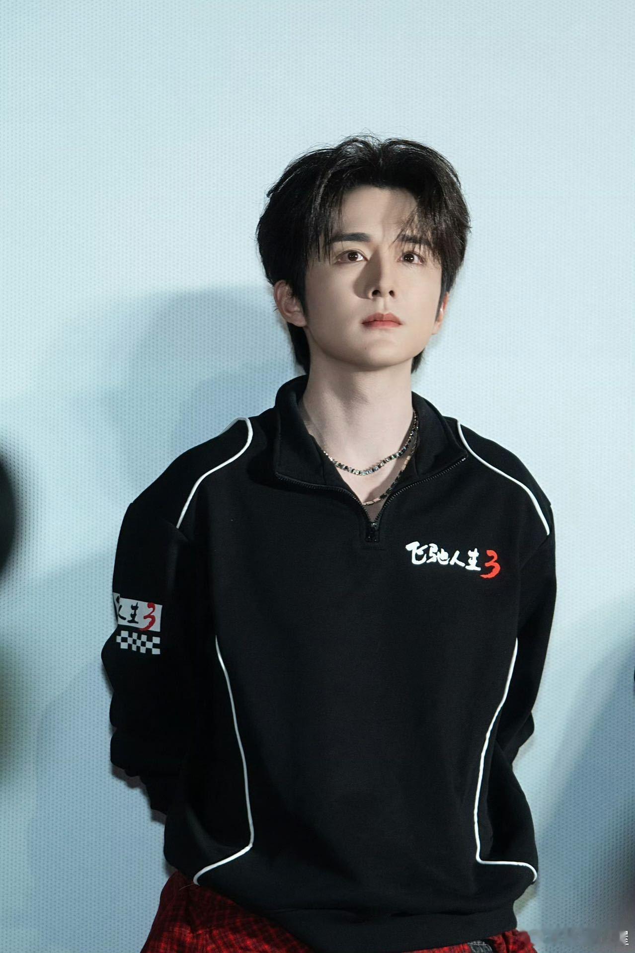 张新成我将暂告短国专注于你 飞驰人生 3 里的张新成太亮眼🥺李伦冷静自持、帅气