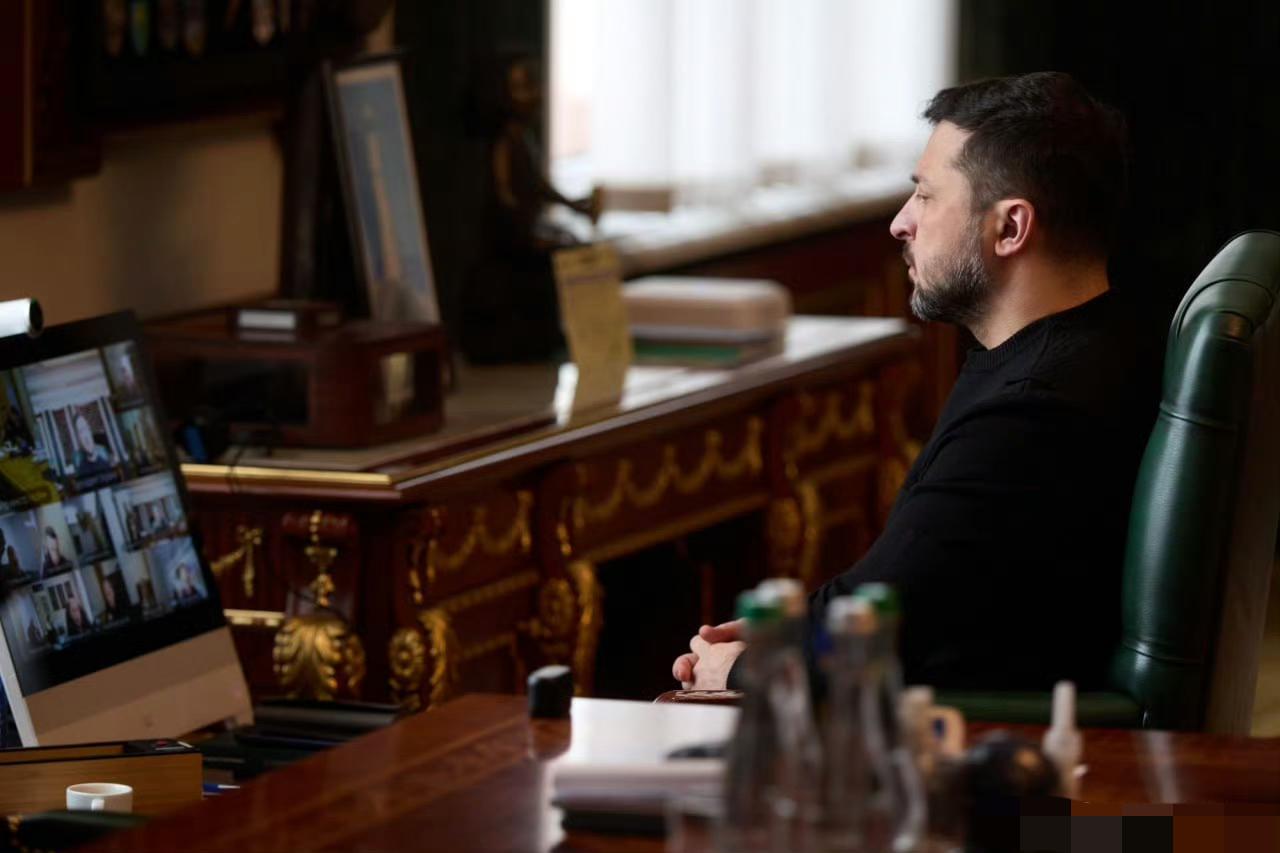 泽连斯基坐镇指挥，俄最大石油码头遇袭！

3月23日，乌克兰出动无人机，对俄罗斯