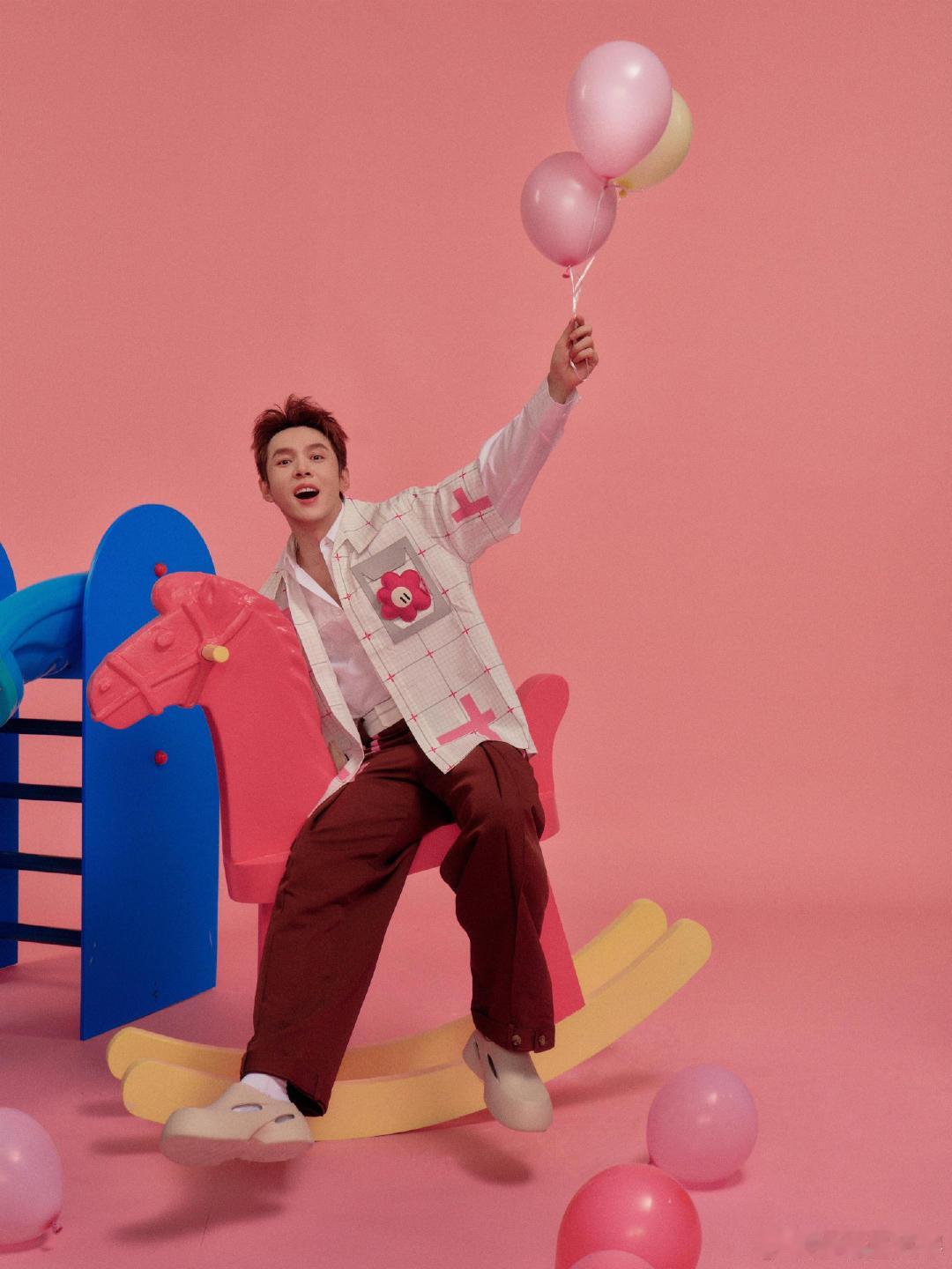 李佳琦 遇到难回答的问题又不说话了 泰国路边摊极限拉扯现场！李佳琦想合照换20泰