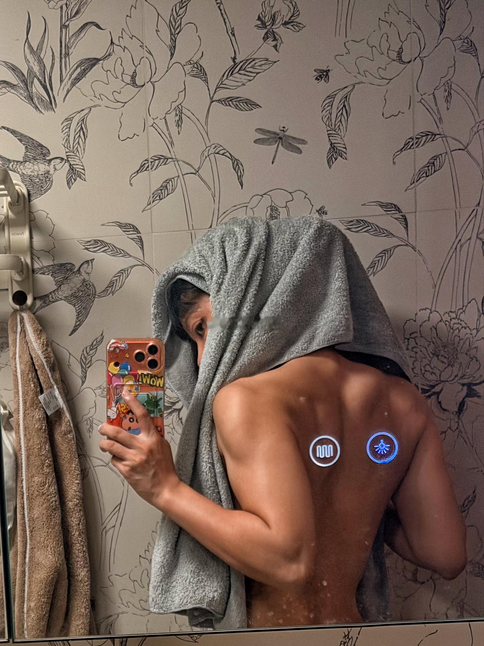 当我模仿健身房男的拍照 ​​​