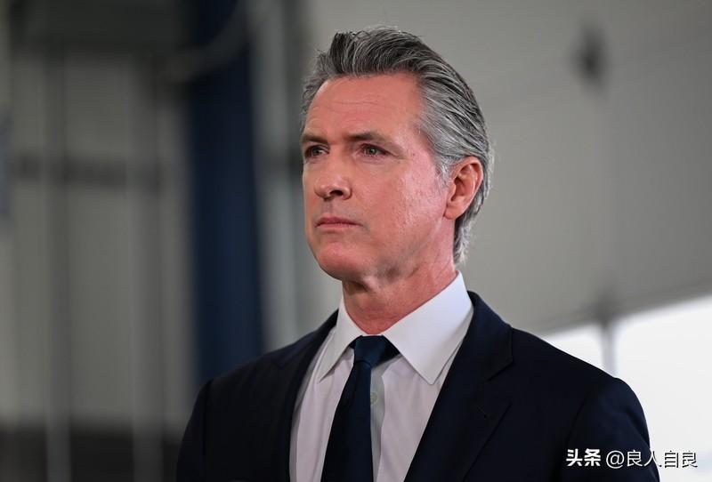 根据美国援引战争法相关的规定，美国总统有权在没有经过国会批准之前发动对外战争，但