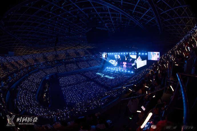 徐良又演上小品了徐良鬼点子真多 一个人撑完全场又唱又唠，还当众夸自己是天才策划，