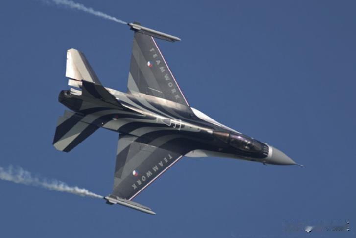 荷兰又当急先锋。1月31日，荷兰国防大臣奥伦博格 对媒体称，荷兰答应提供援助给乌