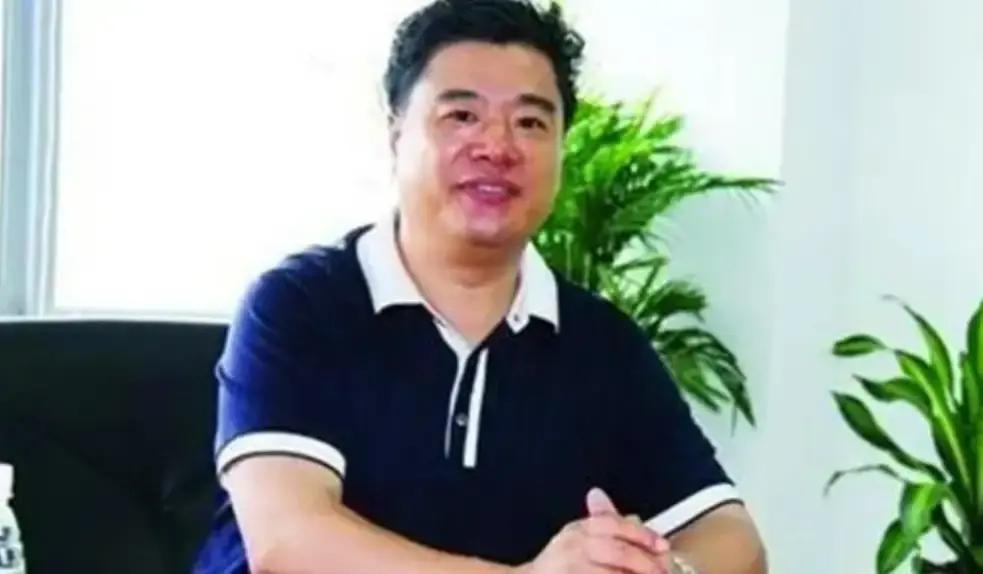 2007年，浙江“皮革大王”王敏被父母绑进精神病院，而他名下 5 家关联公司股权