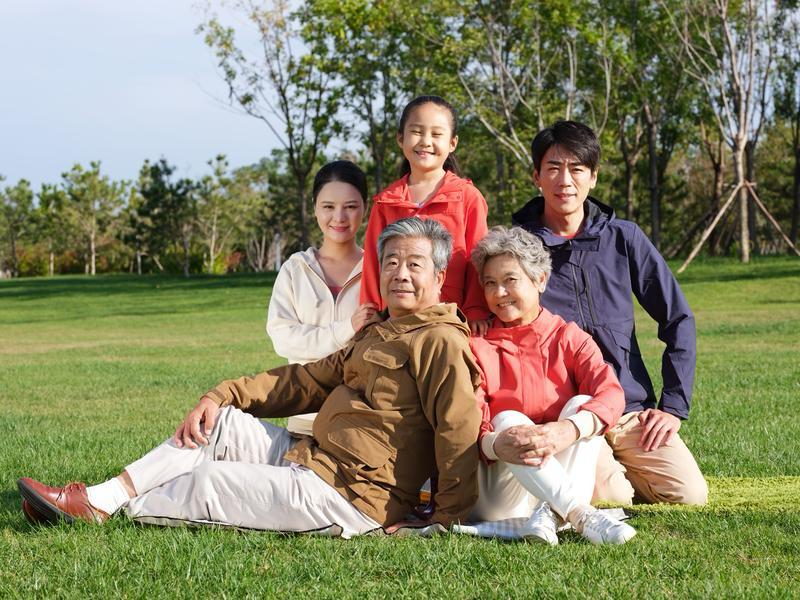 由于结婚后一直没生孩子，不止一次听公婆对老公说，“养儿防老”，“没有小孩老了生病