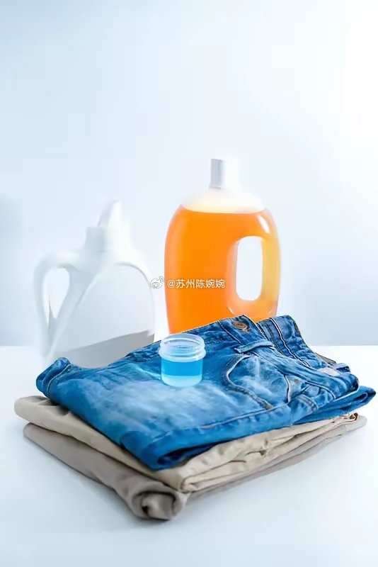 很多人洗衣服都做错了：倒上洗衣液马上就开洗，其实衣服根本洗不干净，还容易发黄发硬