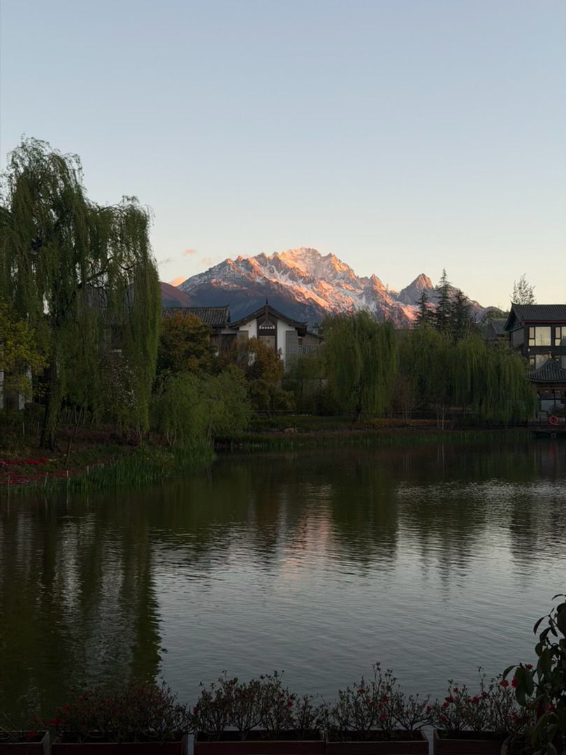 芜湖，起了个大早看到了日照金山别问怎么现在才发回去补眠…一觉睡到了现在 丽江