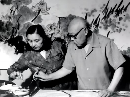 1928年，在齐白石的门下，李苦禅结识了师妹凌嵋琳，凌嵋琳出身书香门第，有很好的