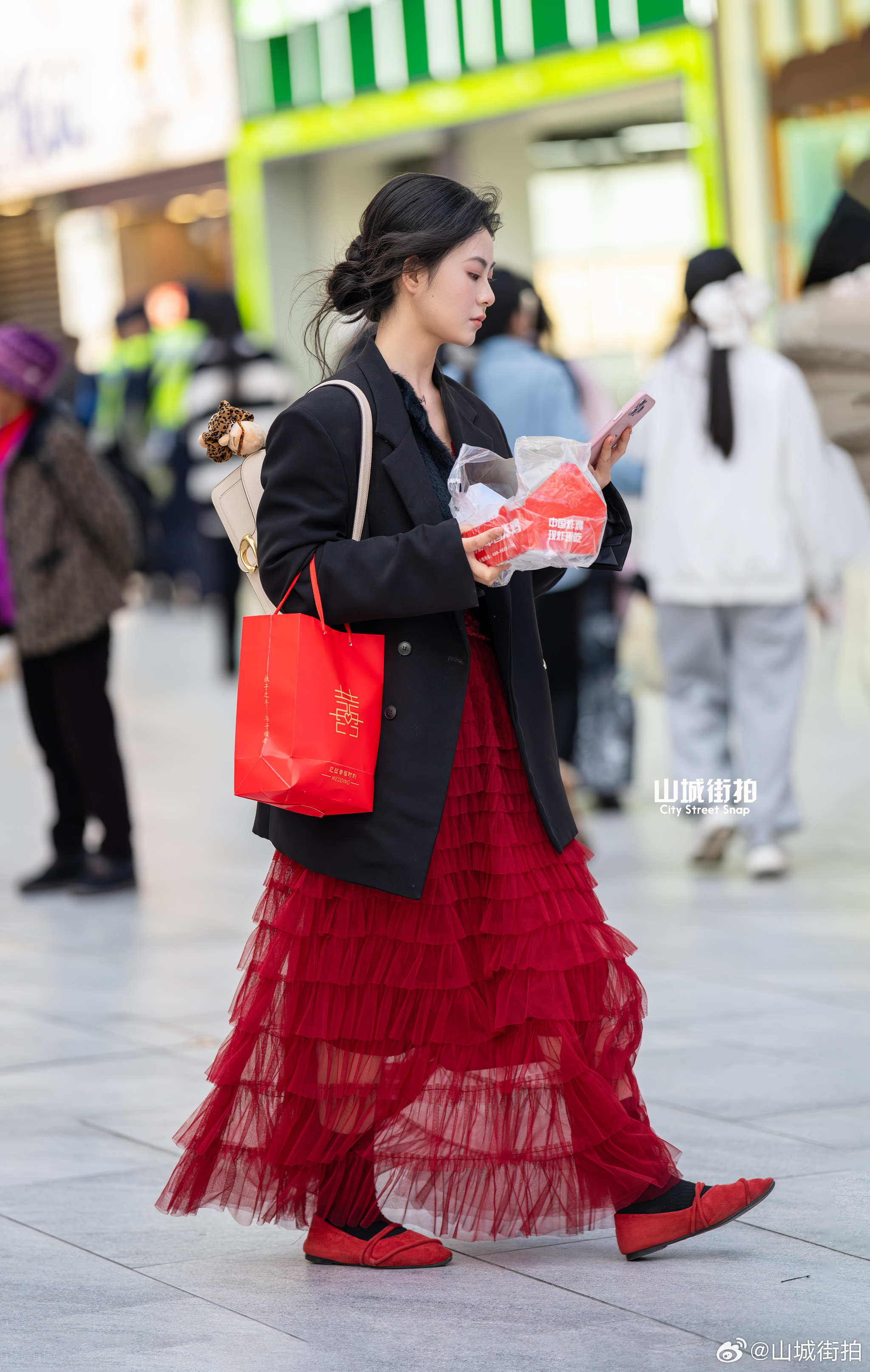 小姐姐侧脸好像赵丽颖~ 