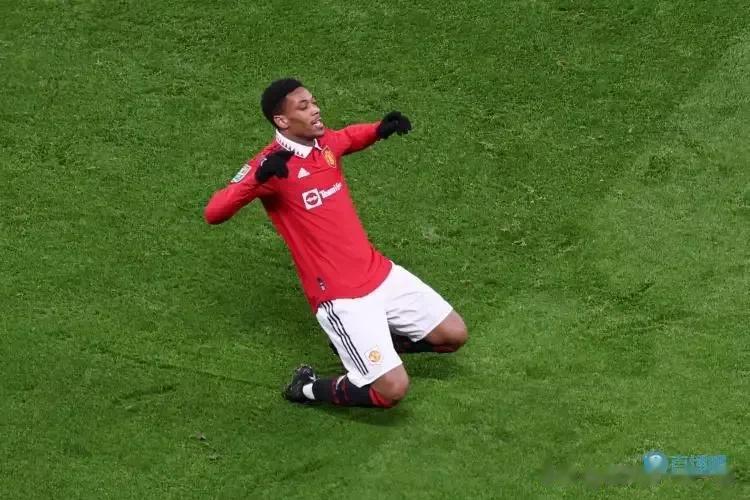 沙特又来帮曼联去冗员，滕哈赫高兴😄坏了❗️
📣据沙特媒体football l