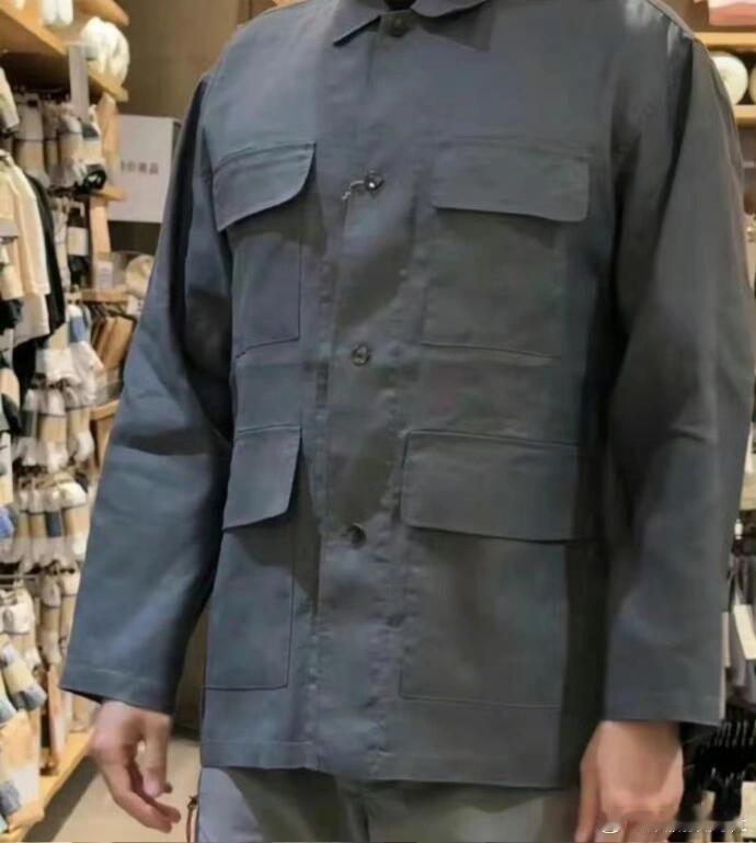 优衣库出的这衣服什么意思？时尚真是个轮回，就差一个水壶了 
