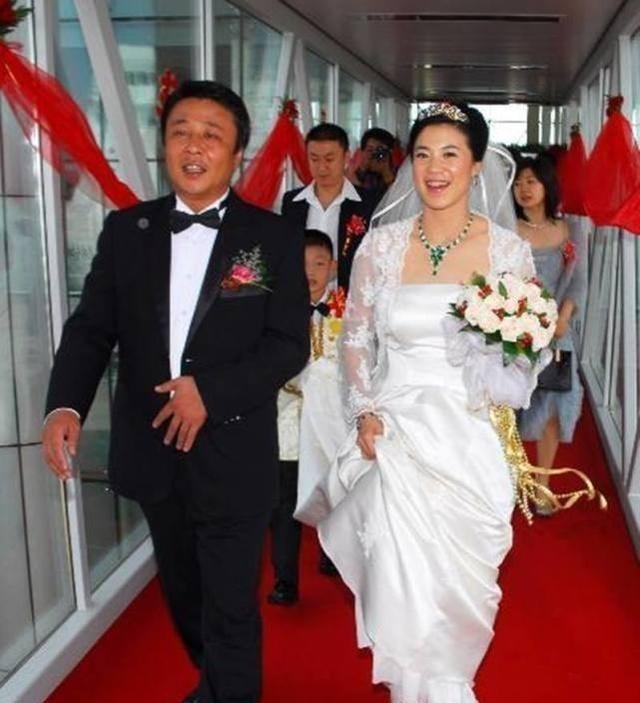 2004年，郭斌和王楠相恋，王楠的父母知道后，就对郭斌说：“你不仅年纪大，而且还