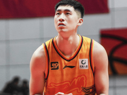 蒋浩然全场出战28分钟，12中8得到23分4篮板2抢断2盖帽