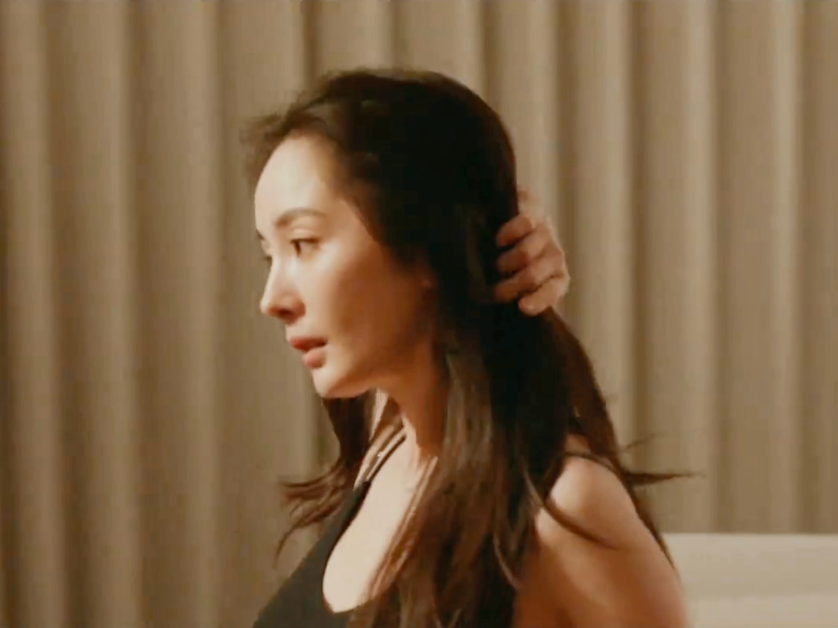 妈幂这个撩发镜头🥵杨幂惊蛰无声预告撩发镜头