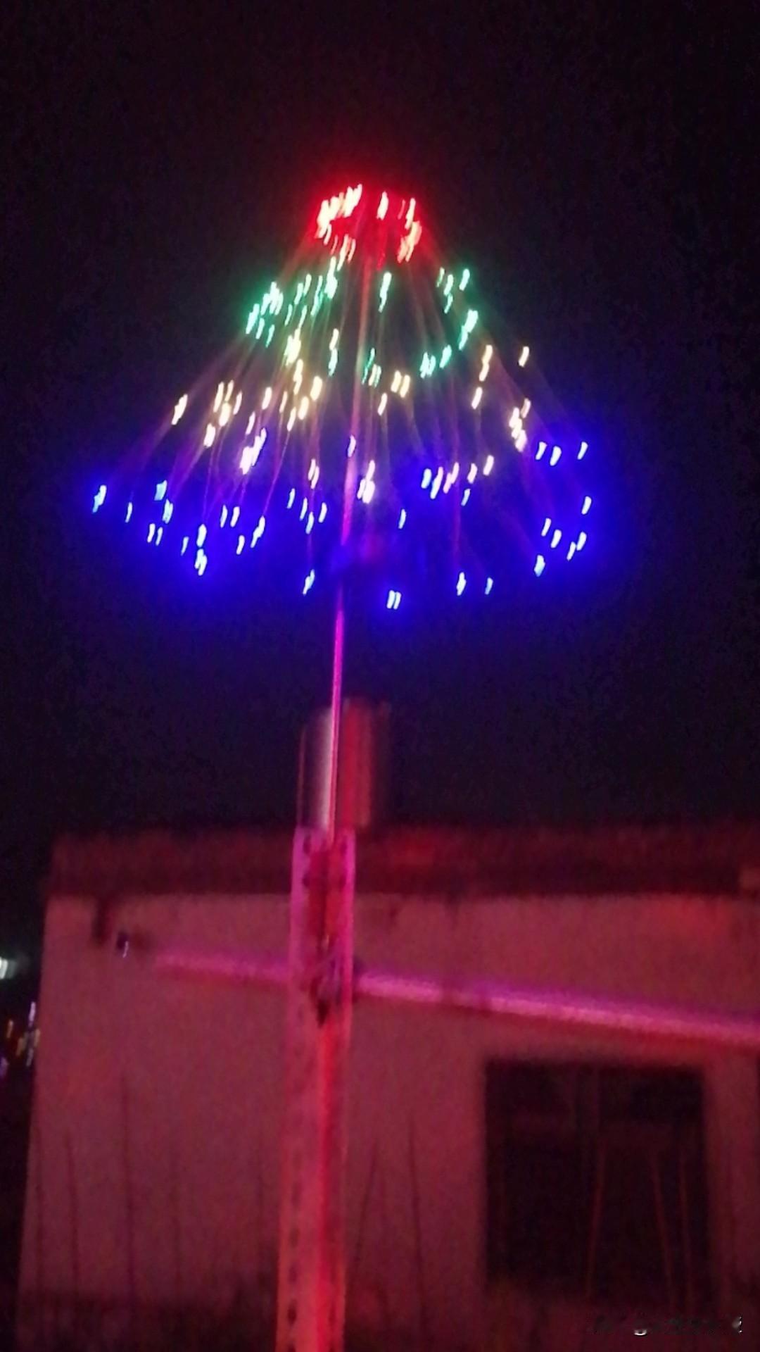 集卡领红包太阳能七彩闪光灯，刚买的只有一盏亮，另一盏就不亮了。