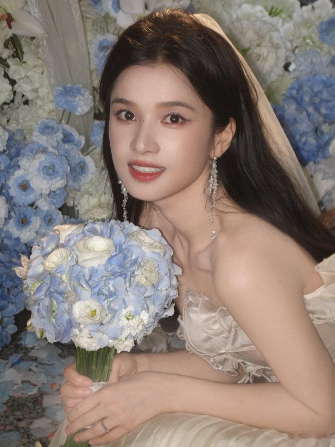 张婧仪婚纱照 张婧仪晒婚纱照 好美 