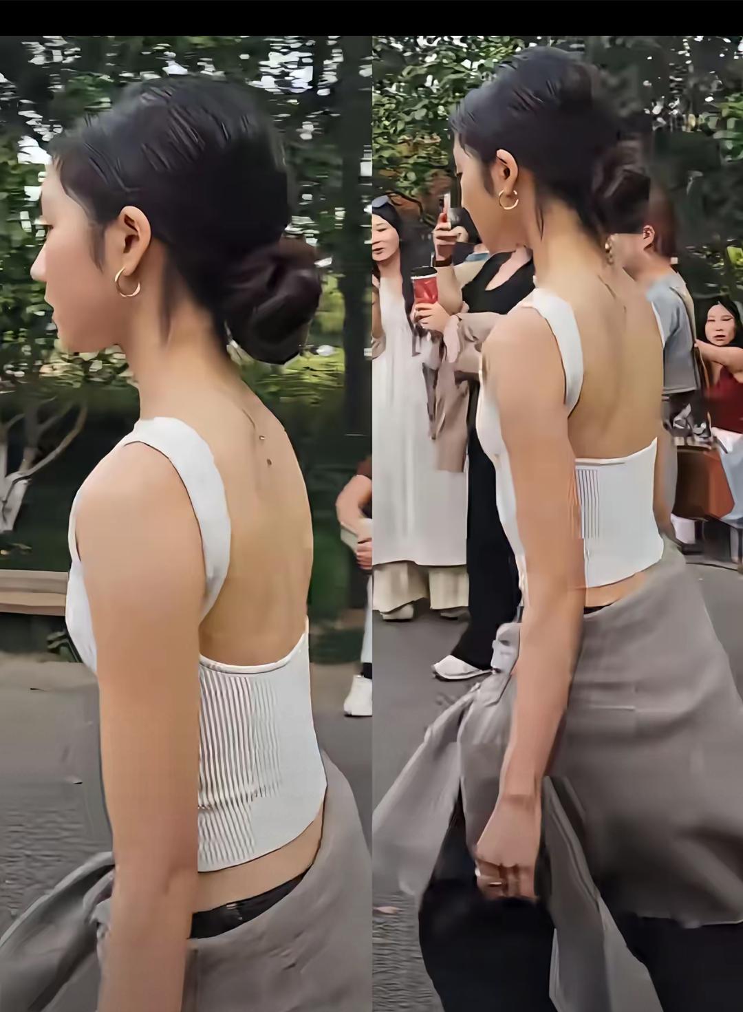 作者加速成长计划黄磊大女儿黄多多，现身乌镇戏剧院，她穿着很潮，扎着低丸子头，走着