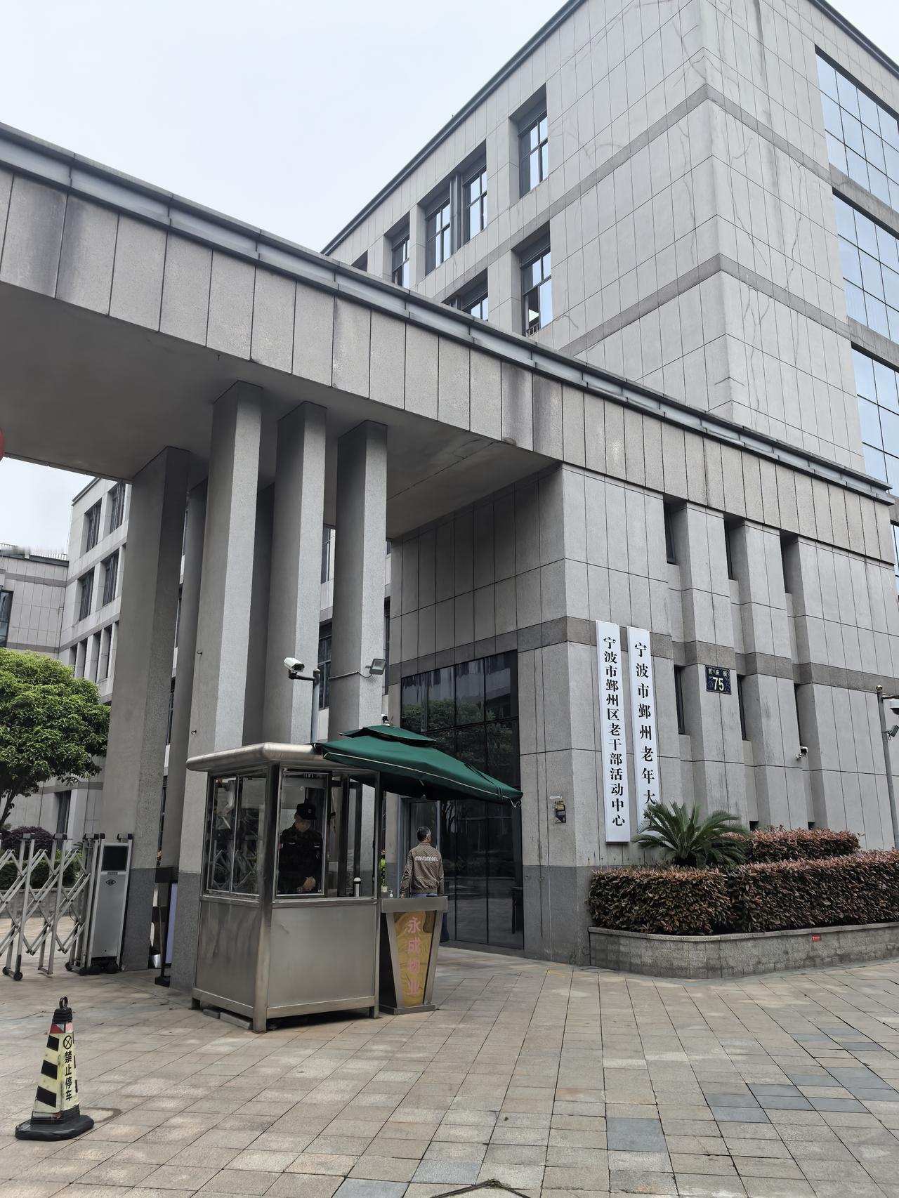 吴氏的“玉女穿梭”对我而言太难了
      今天太极拳课老师教了28式里的左右