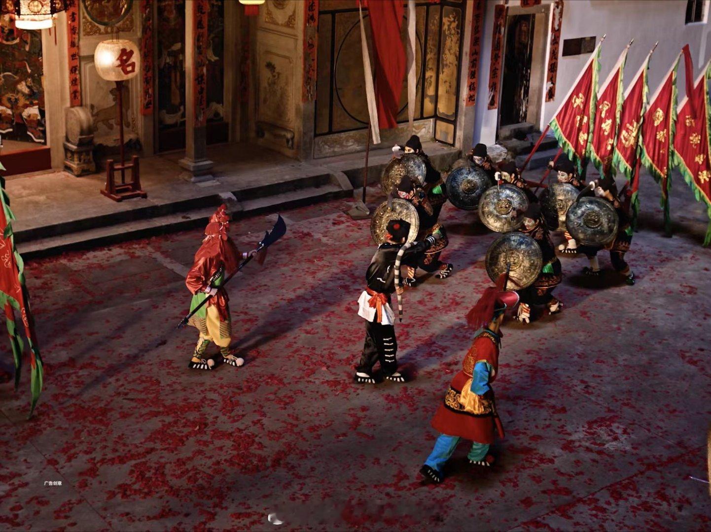 看完英歌舞非遗焕新花絮彻底被震撼！年轻传承者跳出“老套路”，让英歌舞融合跑酷动感