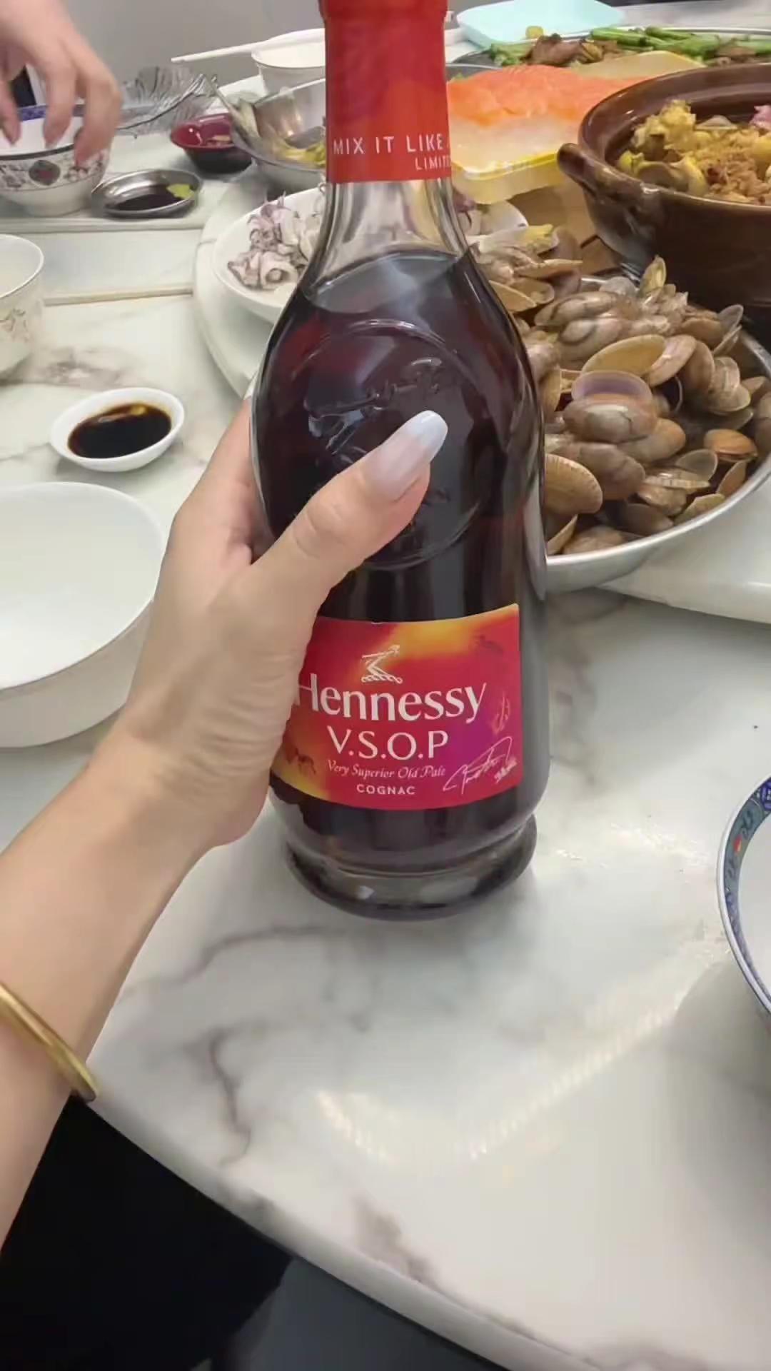 还是不喜欢喝真酒😂          还是喜欢EDC 的酒🤭
