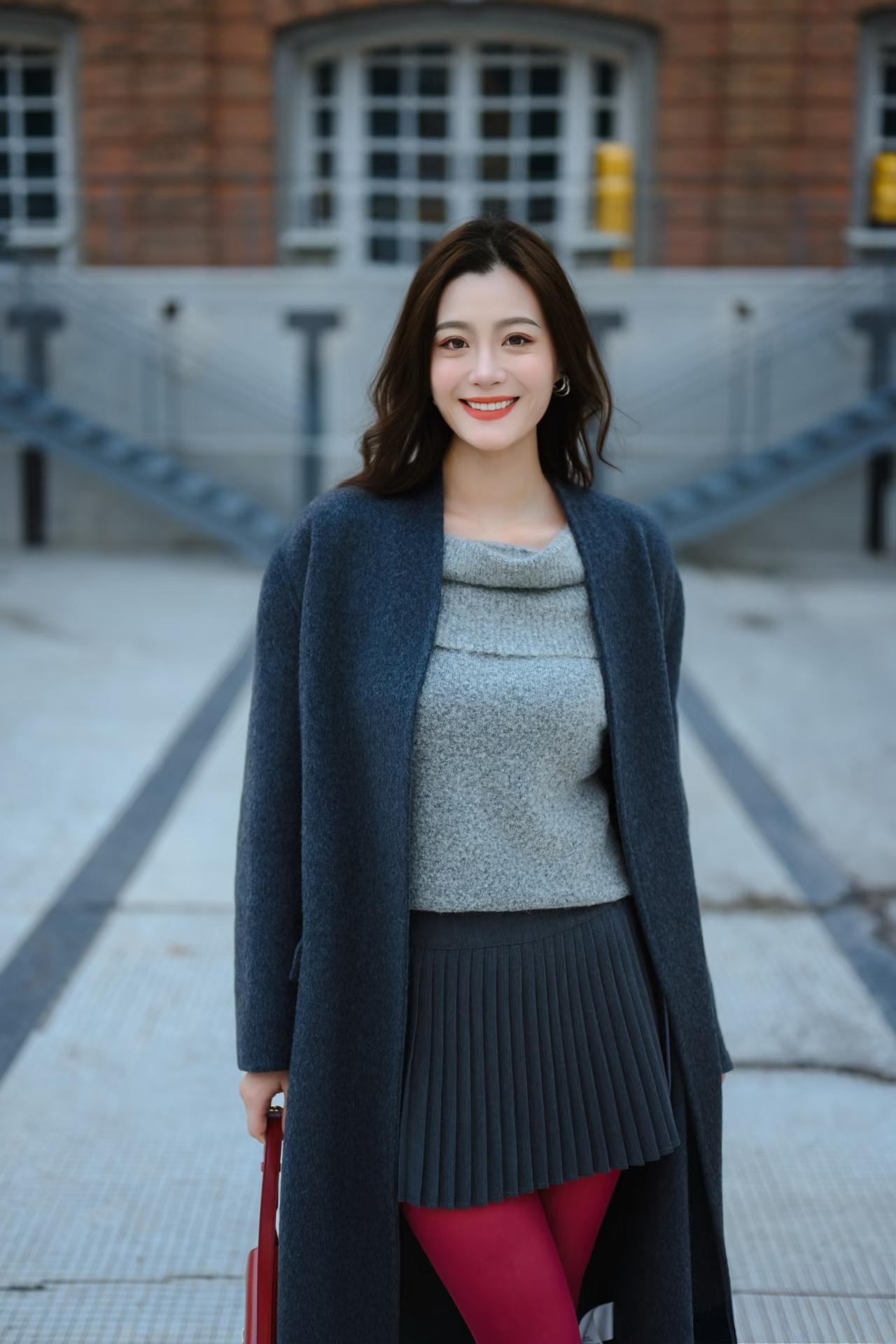 女人，是美貌重要，还是气质重要对于女人来说，先天的美貌重要，后天的气质同样重要，