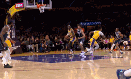 詹姆斯洲际导弹式传球，助浓眉打停独行侠
北京时间1月18日，湖人与独行侠的比赛进