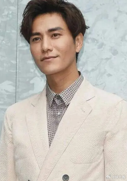陈坤与周迅这对“神仙友谊”在圈内人尽皆知，不过两人凑在一起工作时，却并非总是一团