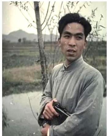 断头饭端上来，李凤岐摇头，老乡吴必荣凑耳一句：“慢点吃，别饿肚子上路。”饭里埋刀