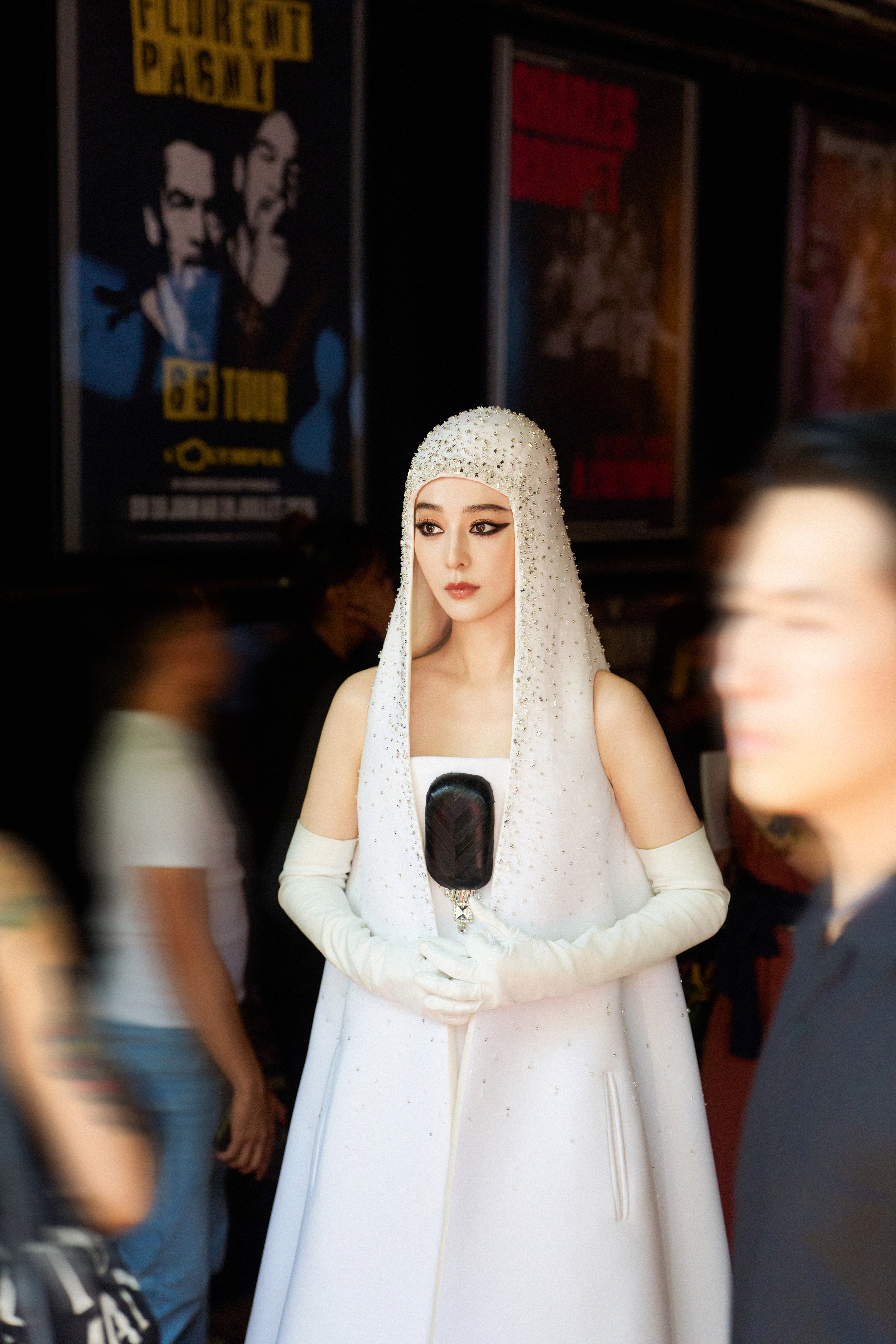 在巴黎秀场，看游走于锋芒与优雅之间，演绎Stephane Rolland的神性美
