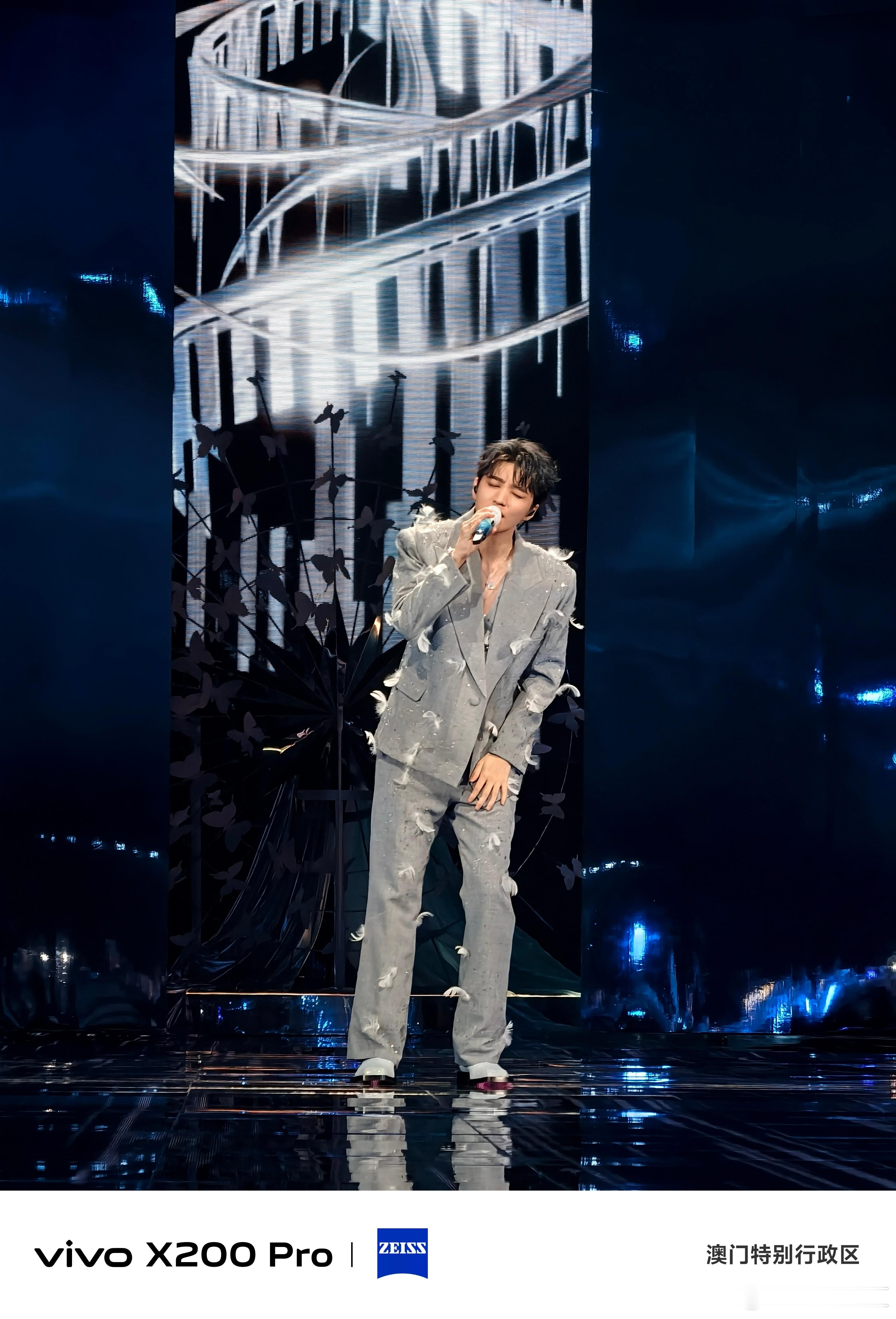如何用演唱会神器拍跨年大片  跨年演唱会又是一次长焦大比拼的时候，vivo X2