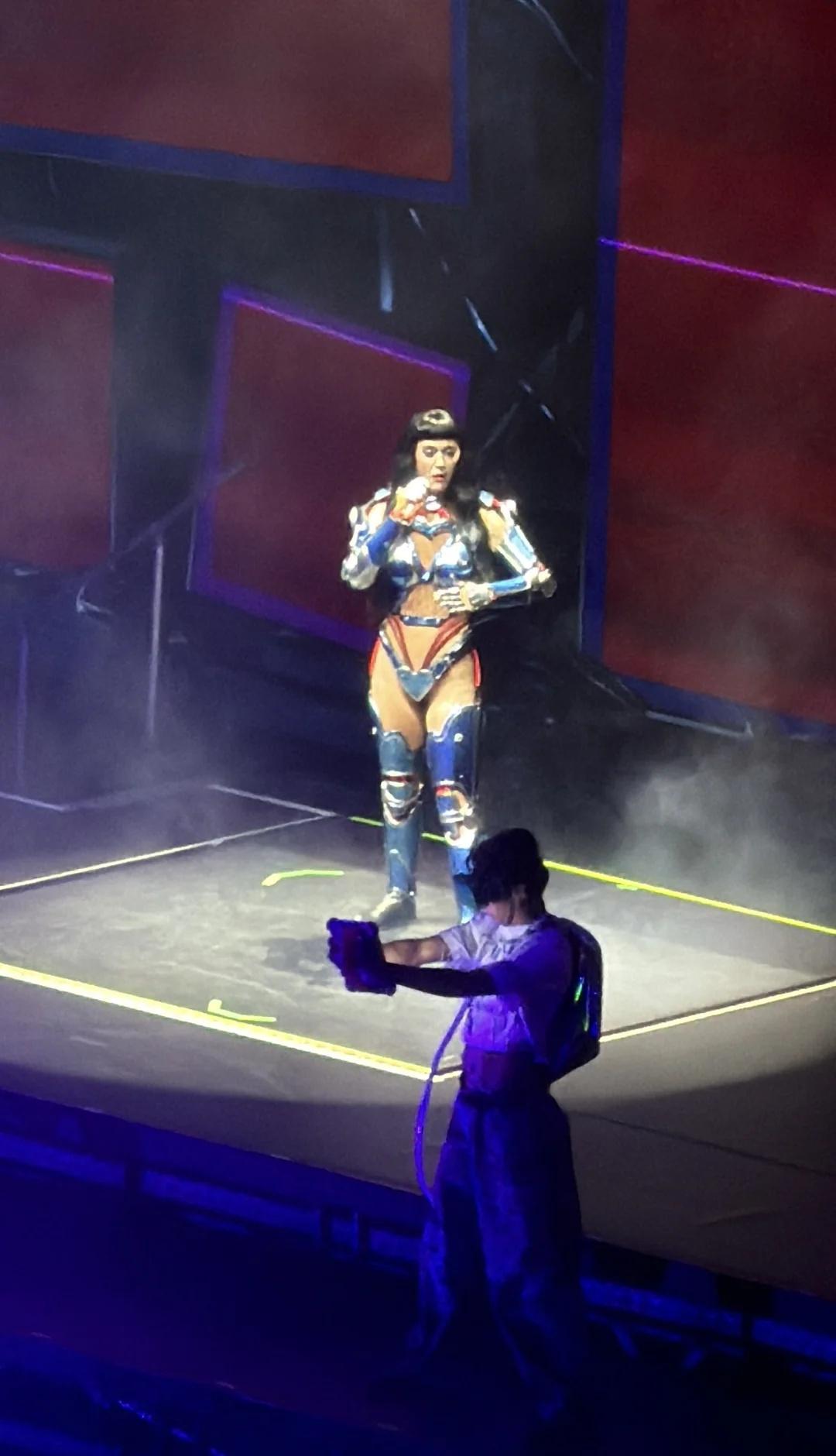 暂时不考虑当站姐
水果姐对不起水果姐杭州 katyperry杭州