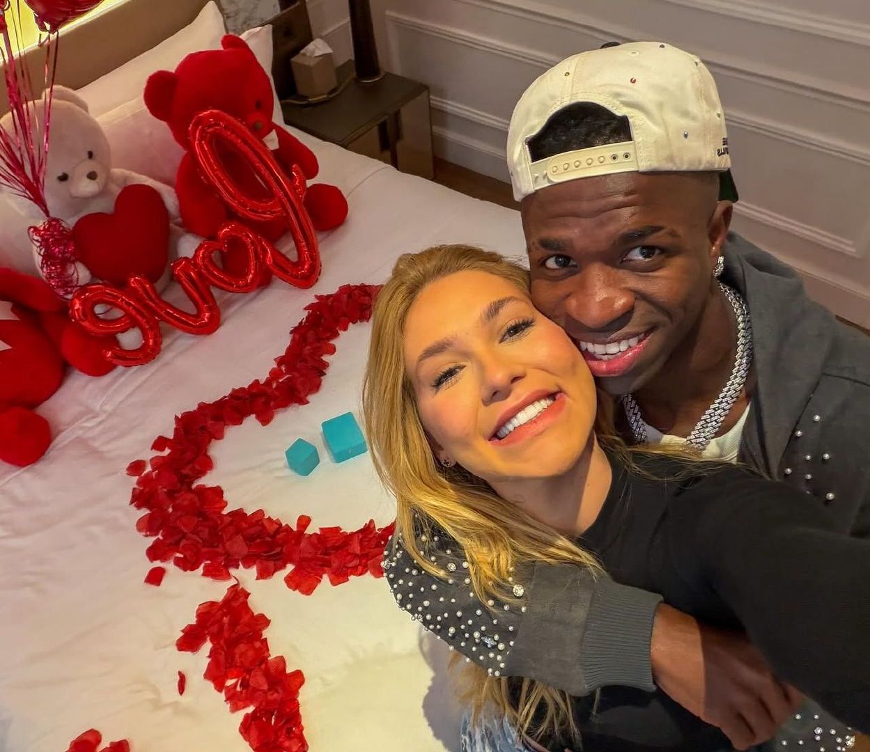 弗吉尼亚：“男友因外貌遭受攻击？我觉得这没什么能伤害到他，他应该已经习惯了。但不