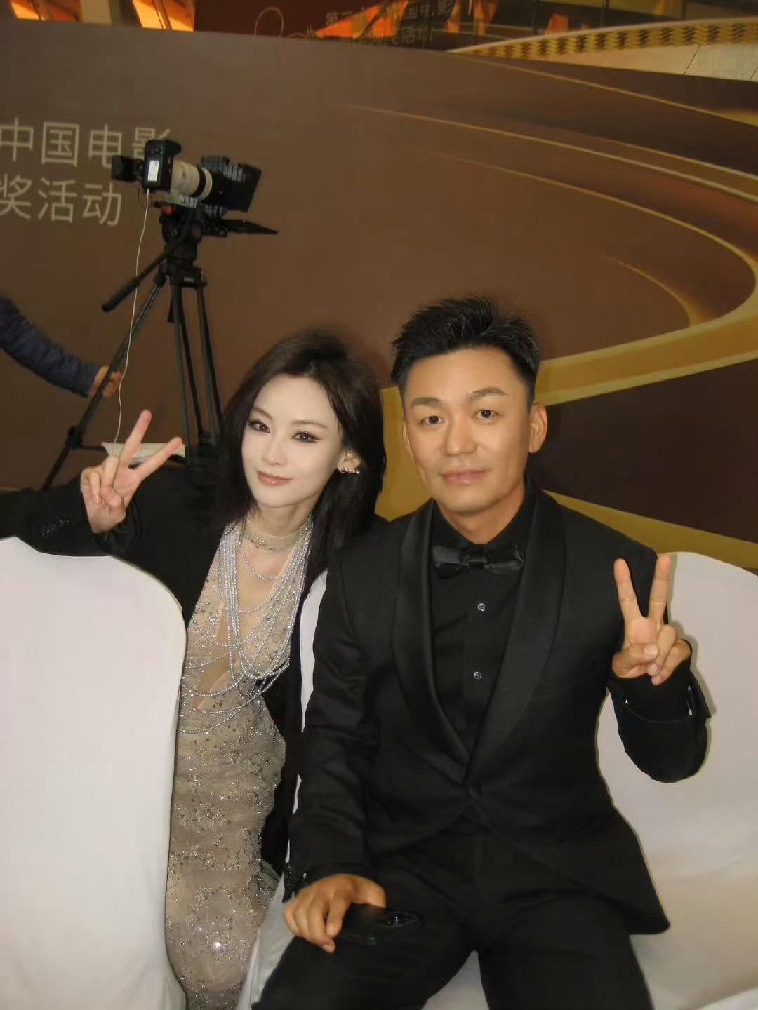 王宝强尚语贤同框打开唐探开关 什么！在华表奖上唐仁和KIKO同框，唐探DNA开始