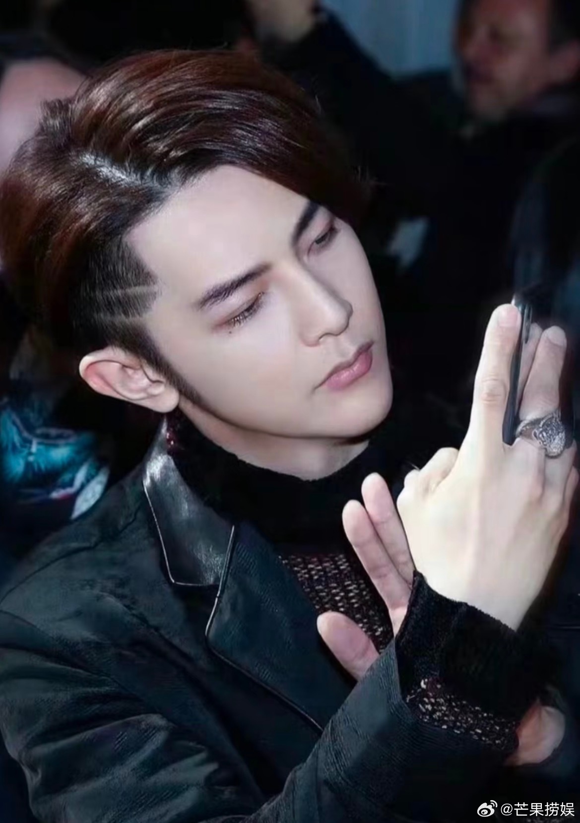 汪东城五年愚人节官宣恋爱哈哈哈哈哈哈哈哈哈哈是因为官宣恋爱已经没有笑点了所以才说