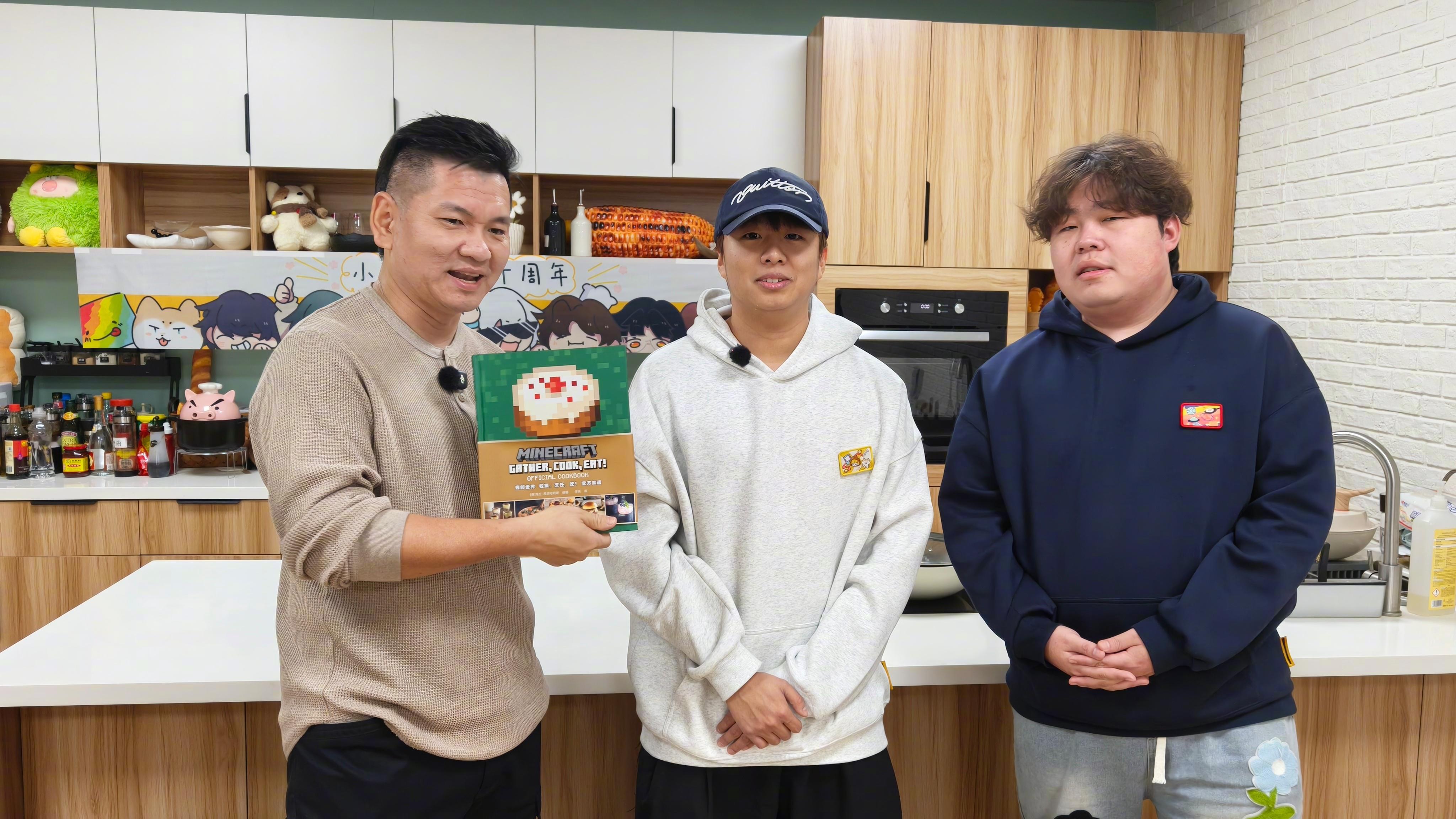 跟团队太欢乐，拍摄全程哈哈哈哈哈，哈哈哈哈哈哈。我觉得我都年轻了20岁，成了8岁