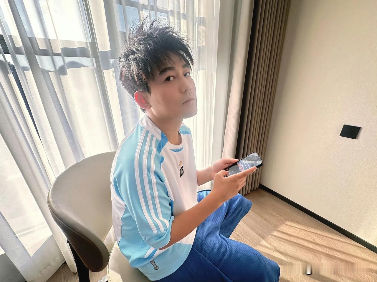 8月28日，苏醒发文透露自己生病了，但有粉丝催他更新《老歌手的日常》。醒哥虽然嘴